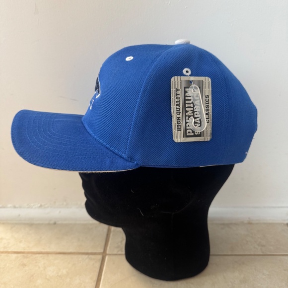 Vancouver Canucks Special Edition Promo Hat - Picture 2 of 3